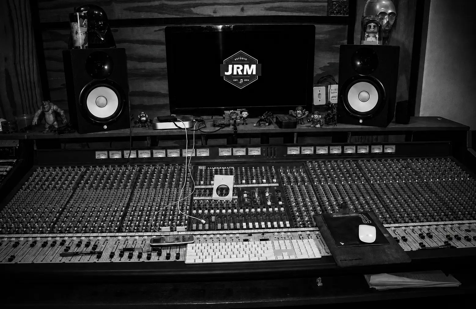 Mesa de mixagem do Estúdio JRM